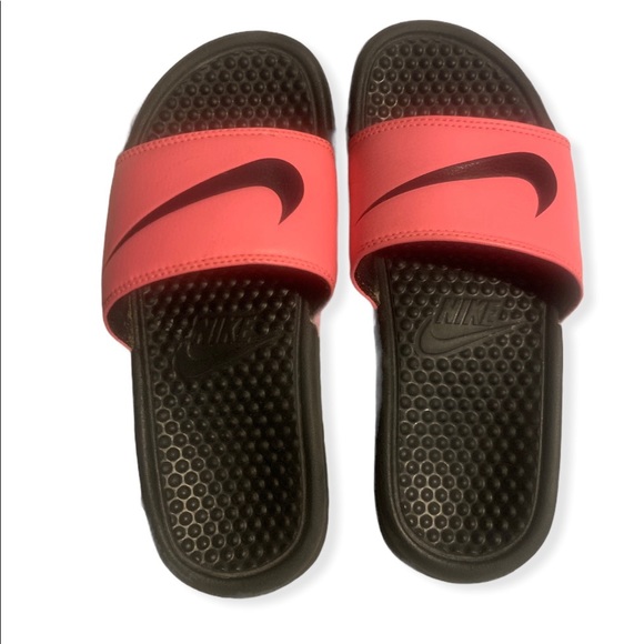 EUC Nike Slides Pink Size 6 Women’s - Picture 2 of 3